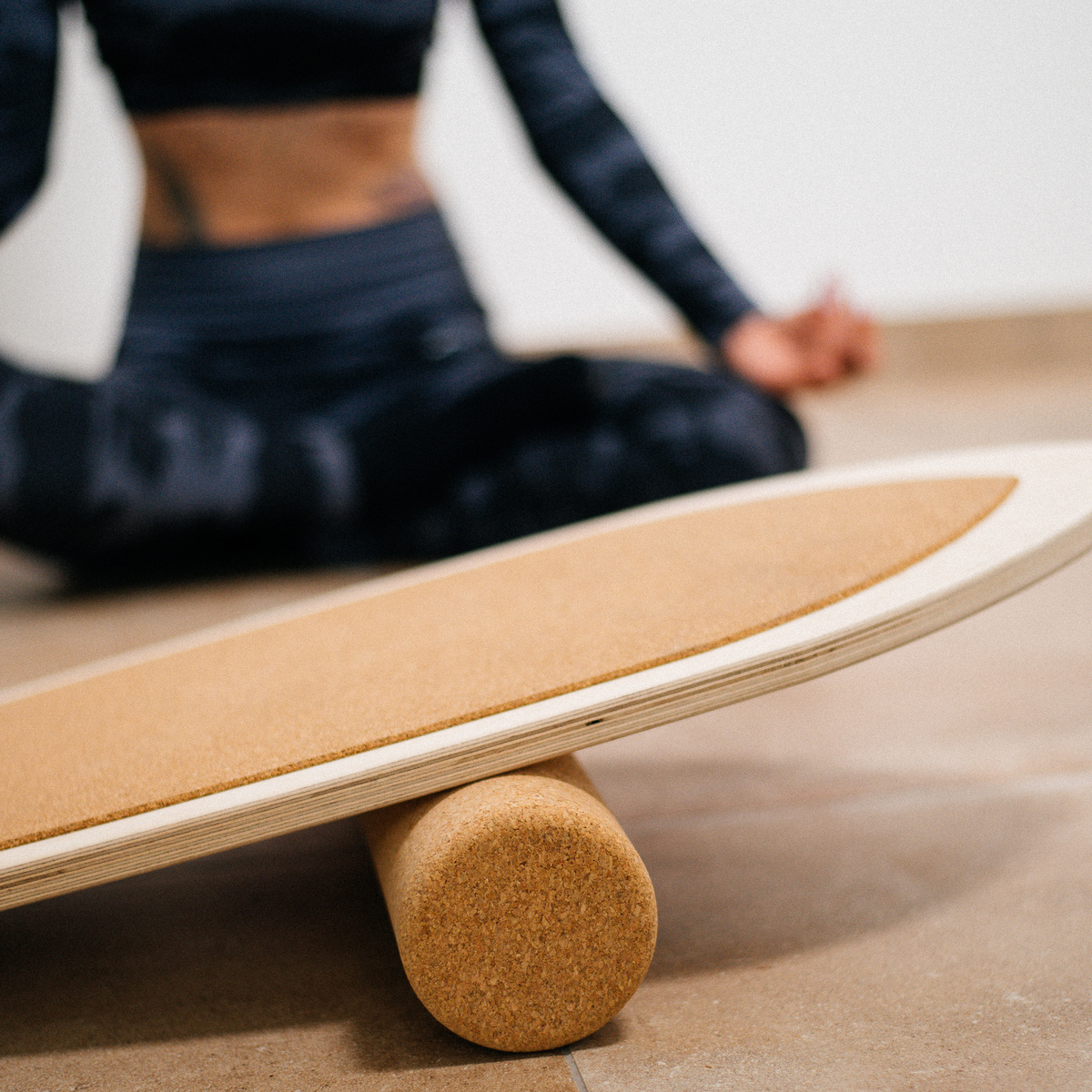 stylisches Balance Board mit Korkrolle kaufen