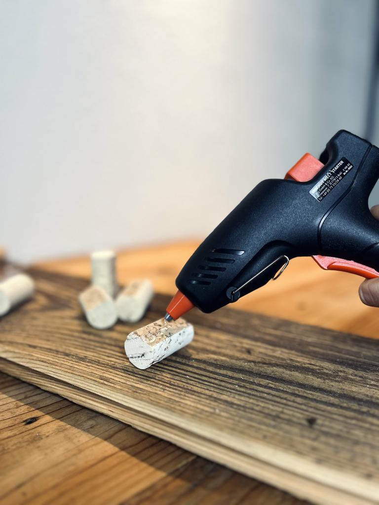 Heißklebepistole zum Kleben von Korkprodukten