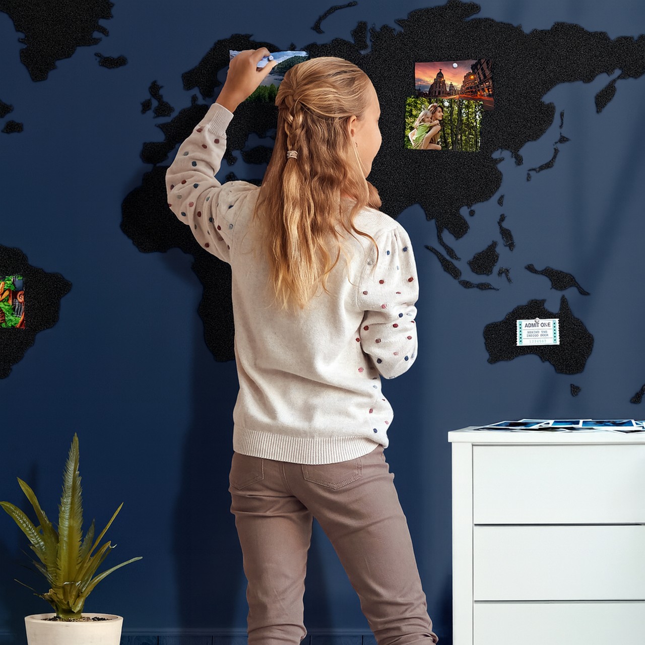 Schwarze XXL-Weltkarte aus Kork als Pinnwand: „CORKWORLD“ (210x105 cm)