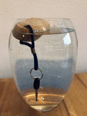 Ovaler Kork-Schlüsselanhänger schwimmt